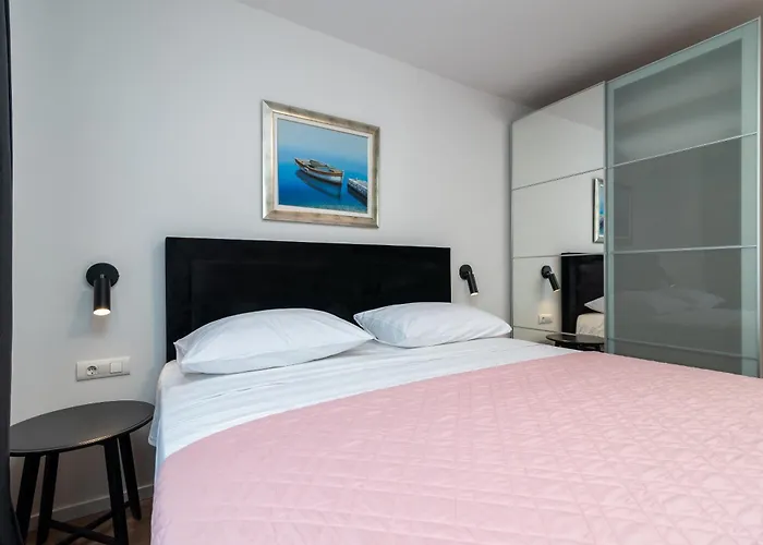 Maca Apartments & Suites