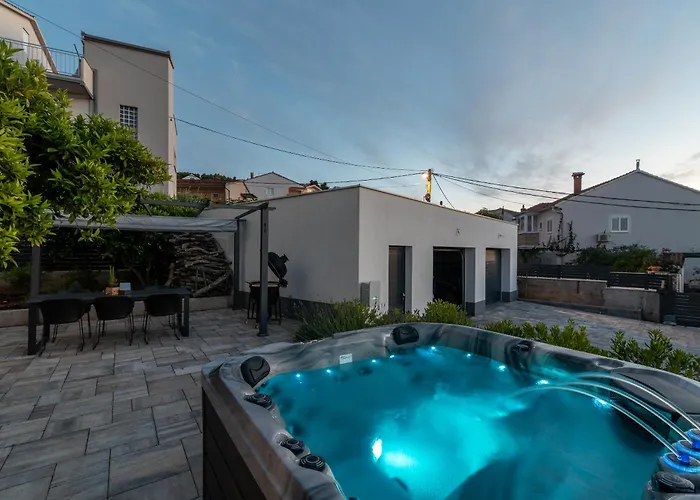 Maca Apartments & Suites