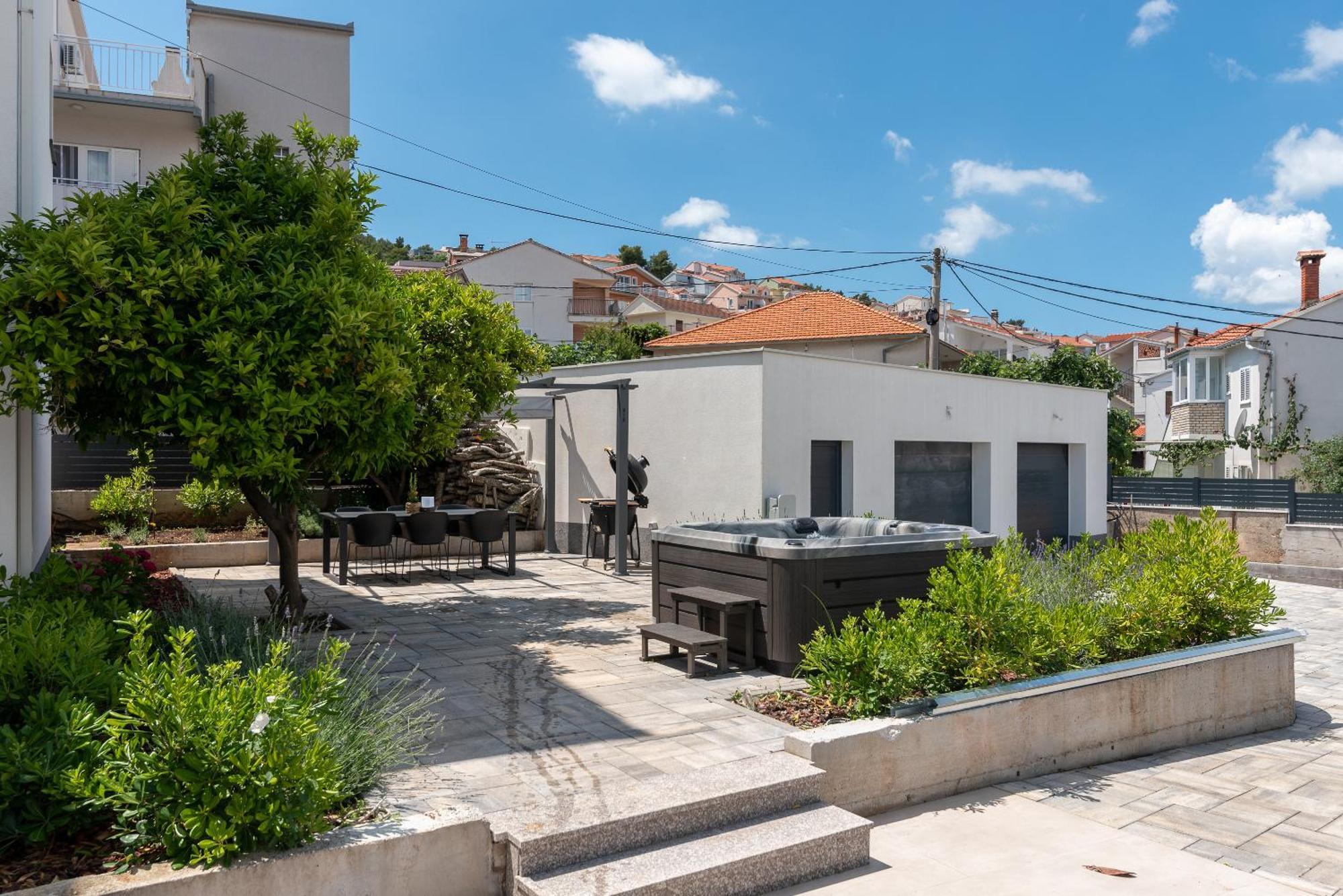 Maca & Apartment Trogir